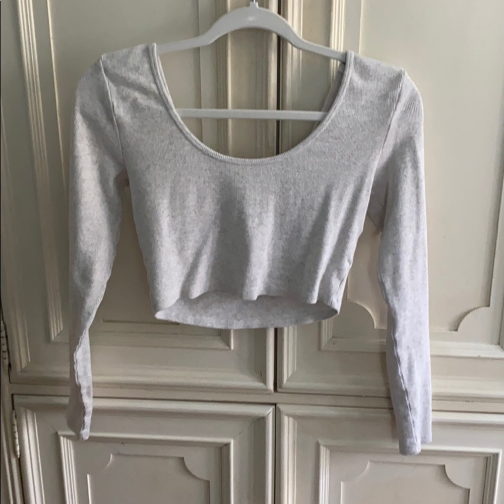a long sleeve crop top